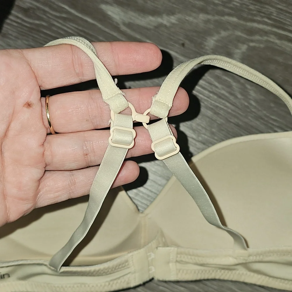 Calvin Klein Womens Nude/cream Colored Bra. Sz 32A. Great Condition!!